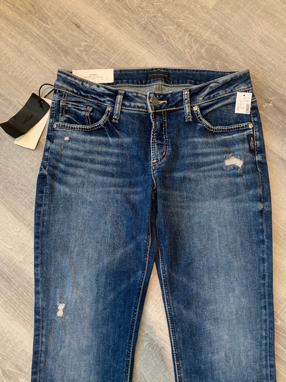 Silver NWT Boyfriend Mid-Rise Slim Leg Jeans Distressed 30 - Picture 3 of 9